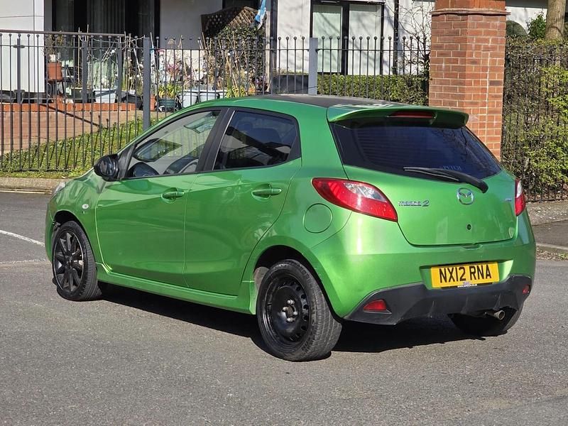 Begagnad Mazda 2 84 HK (61 kW) 2012 Grön Halvkombi
