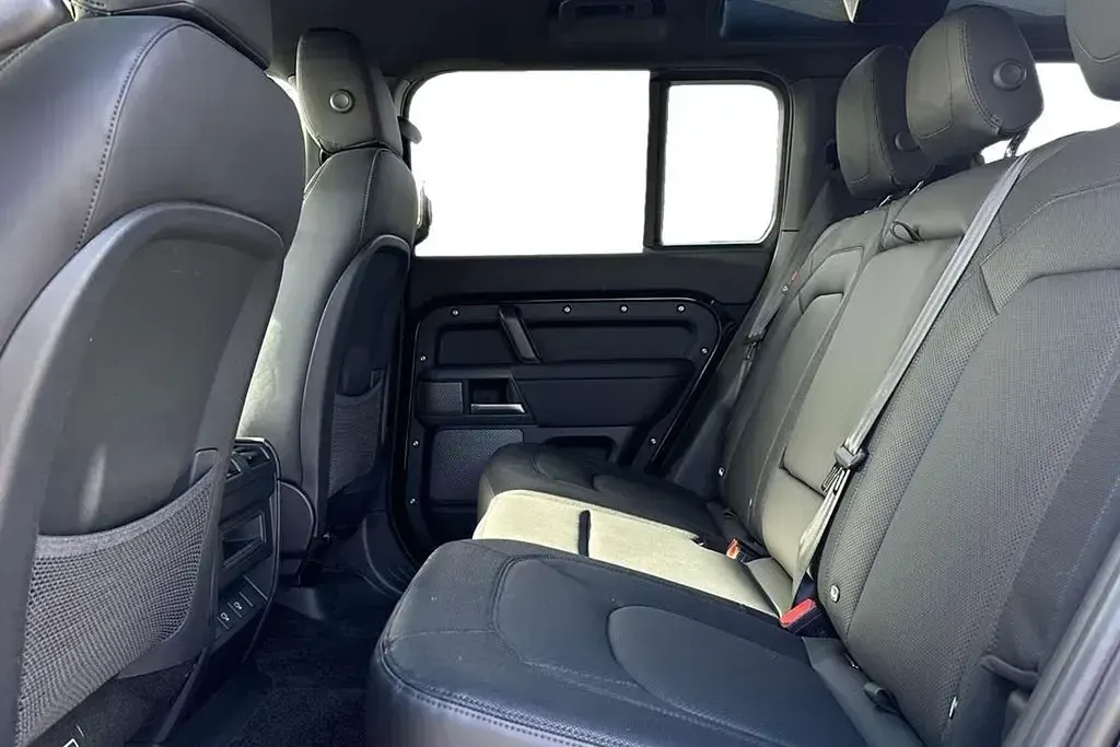 Used Land Rover Defender SE Dynamic 245 HP (180 kW) 2024 Black SUV