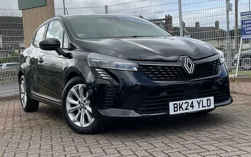Used Renault Clio Evolution 90 HP (66 kW) 2024 Hatchback