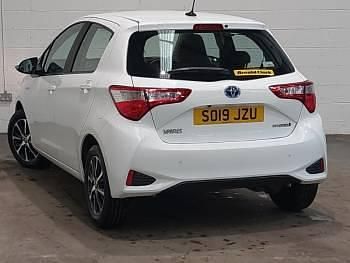 Second-hand Toyota Yaris Hybrid 100 CP (73 kW) 2019 Alb Hatchback