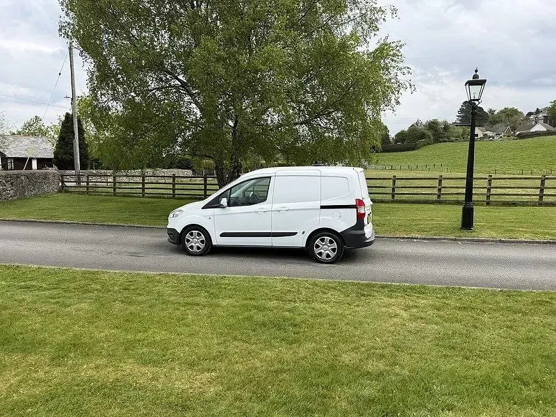 Usado Ford Transit Trend 100 HP (73 kW) 2018 Branco Van
