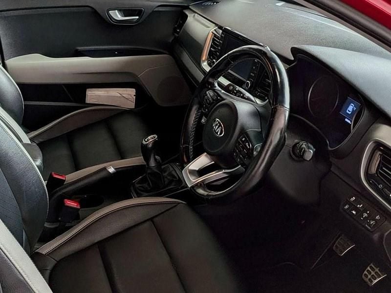 Used Kia Stonic 118 HP (86 kW) 2019 Red SUV