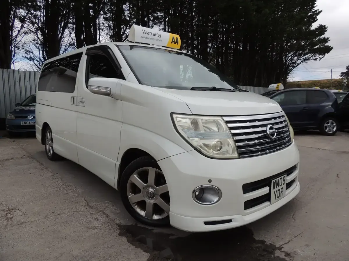 Used Nissan Elgrand 2005 White MPV