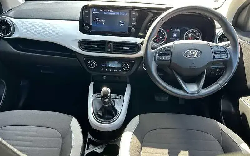 Used Hyundai i10 Premium 84 HP (61 kW) 2023 White Hatchback