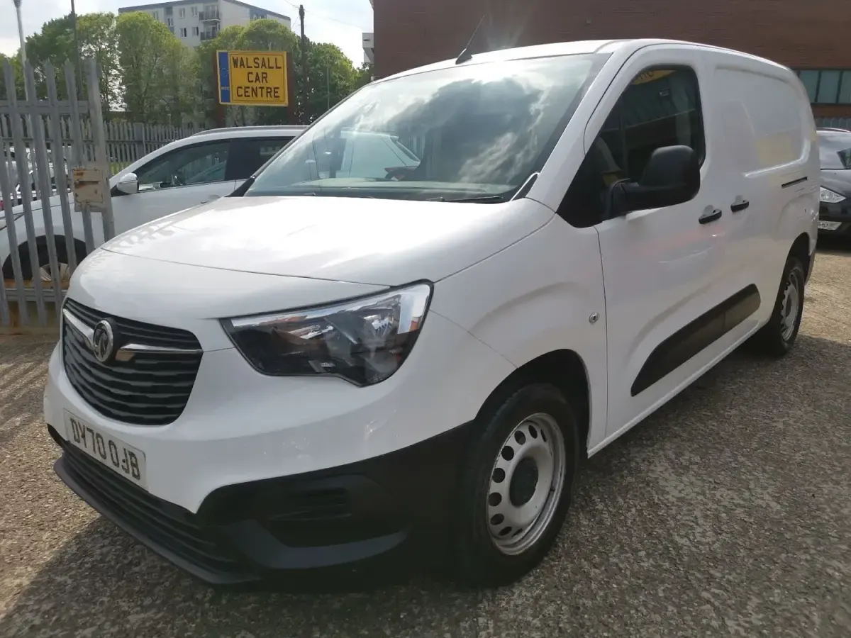 Usado Vauxhall Combo Edition 100 CV (73 kW) 2021 Blanco Monovolumen