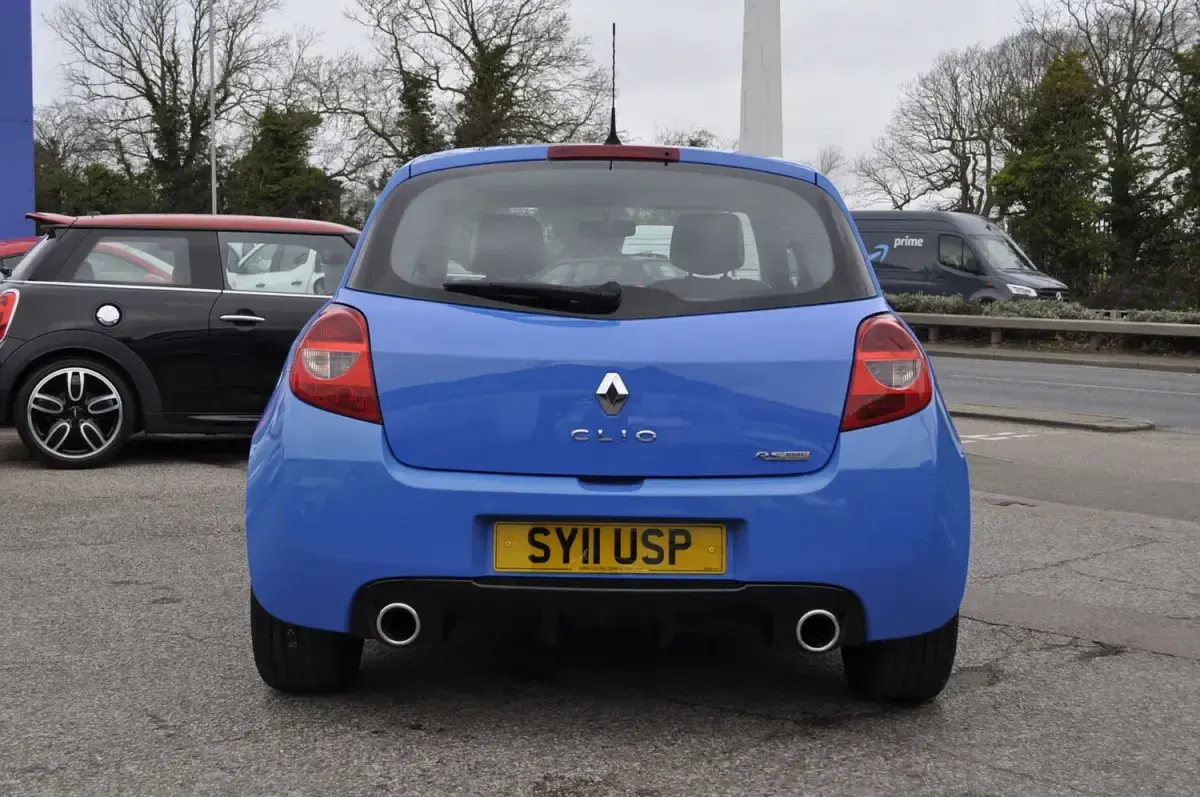 Used Renault Clio 201 HP (147 kW) 2011 Blue Hatchback