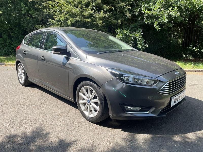 Used Ford Focus Titanium 120 HP (88 kW) 2016 Grey Hatchback