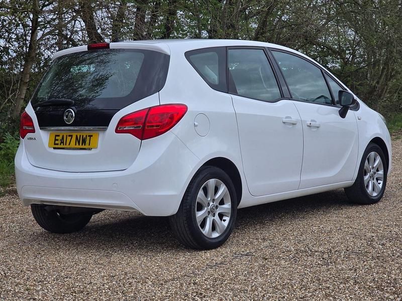 Second-hand Vauxhall Meriva 2017 Alb Monovolum
