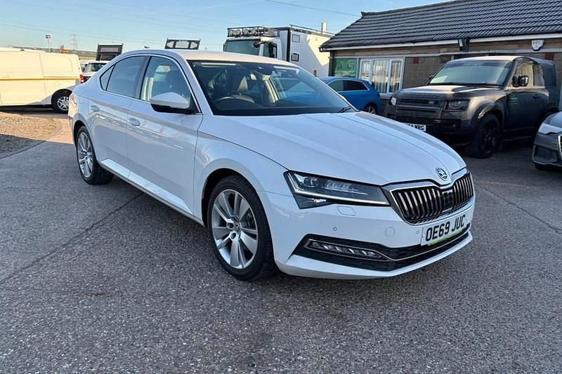 White Used 2019 Skoda Superb SE L Hatchback | £10,995 (Fair price) - Image 1/1