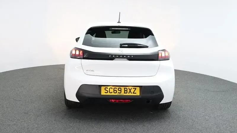 Gebraucht Peugeot 208 Active 75 PS (55 kW) 2020 Weiß Kleinwagen