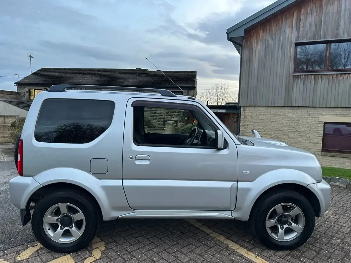 Używany Suzuki Jimny 85 KM (62 kW) 2017 Srebrny SUV