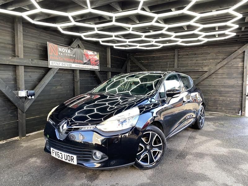 Used Renault Clio IV Dynamique 90 HP (66 kW) 2013 Black Hatchback
