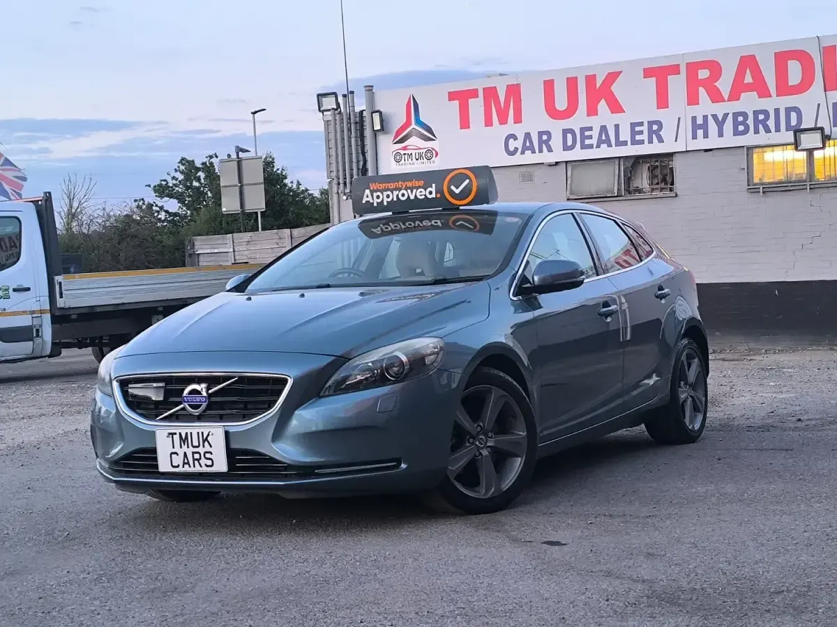 Used Volvo V40 SE 180 HP (132 kW) 2013 Blue Hatchback