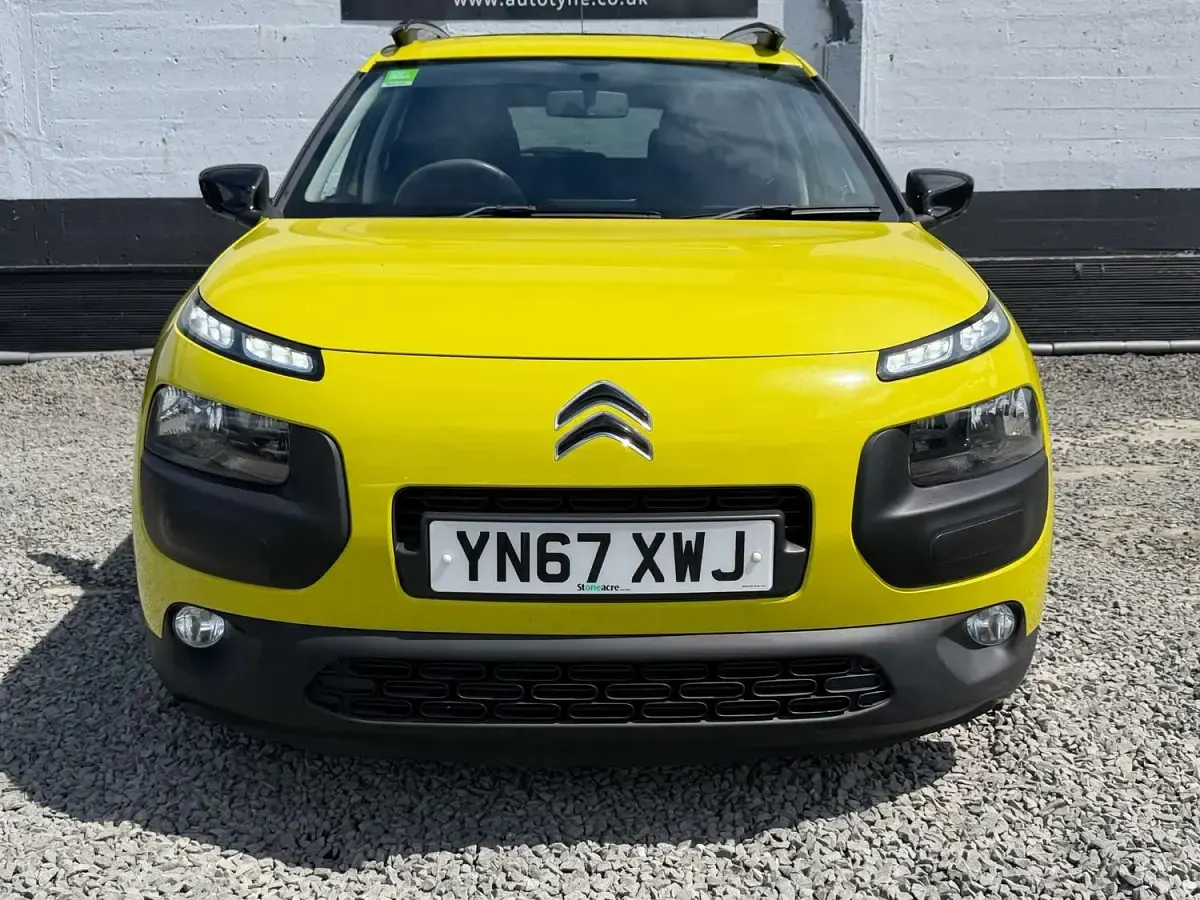 Used Citroën C4 Cactus Feel 110 HP (80 kW) 2017 Yellow Hatchback
