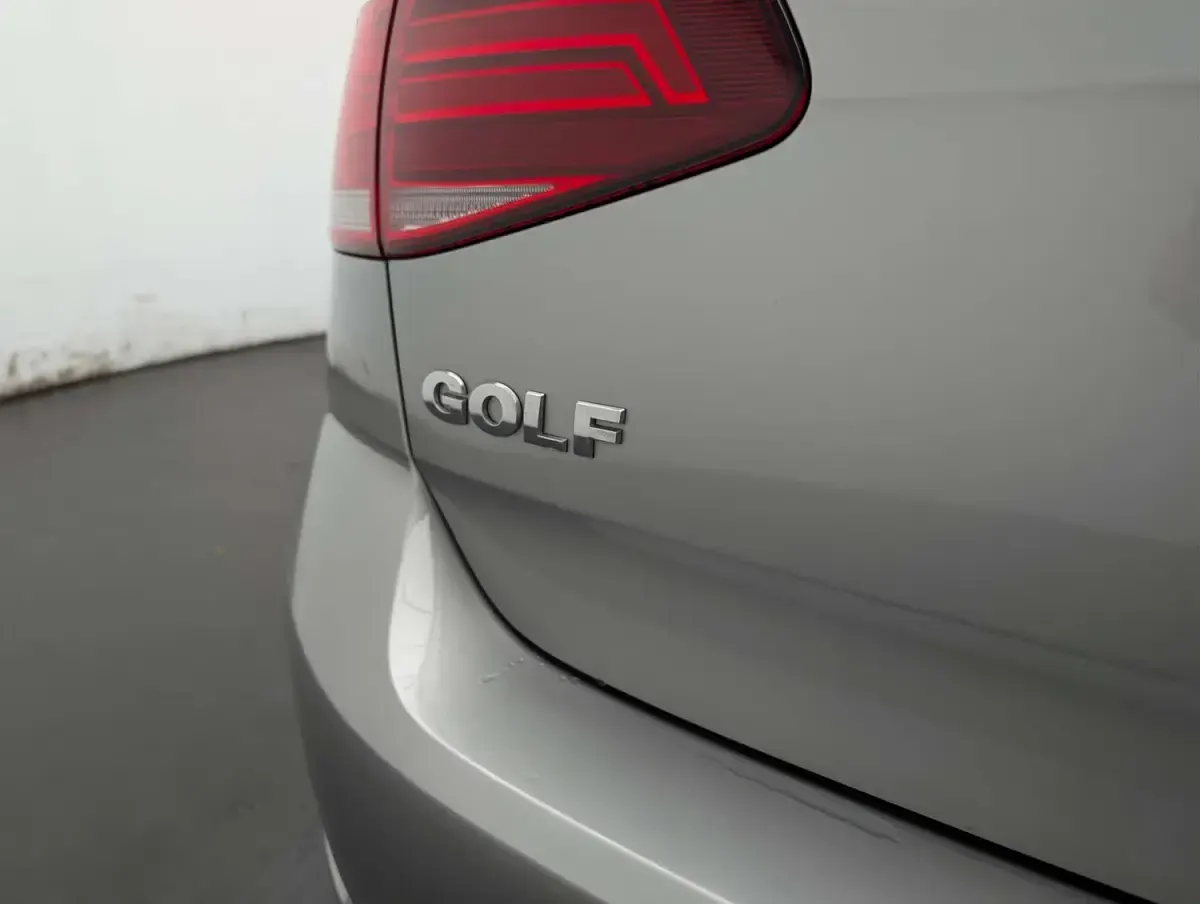 Usado VW Golf VII S 115 HP (84 kW) 2019 Prateado Citadino