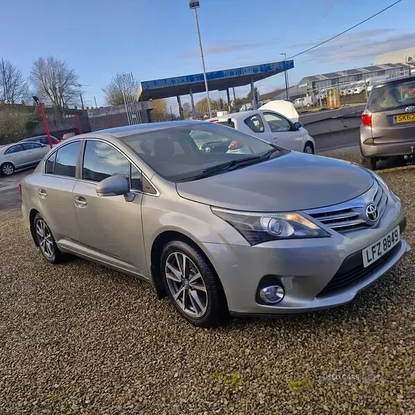 Used Toyota Avensis 147 HP (108 kW) 2012 Grey Sedan