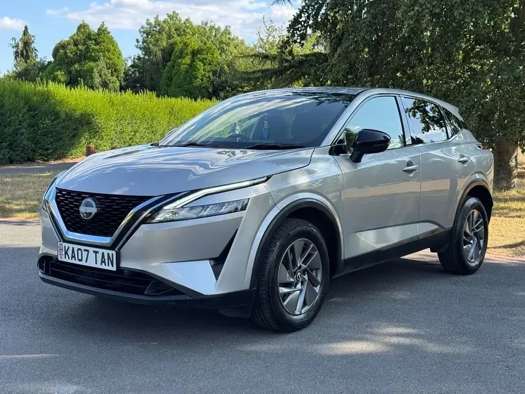 Used Nissan Qashqai Acenta Premium 158 HP (116 kW) 2023 Silver SUV