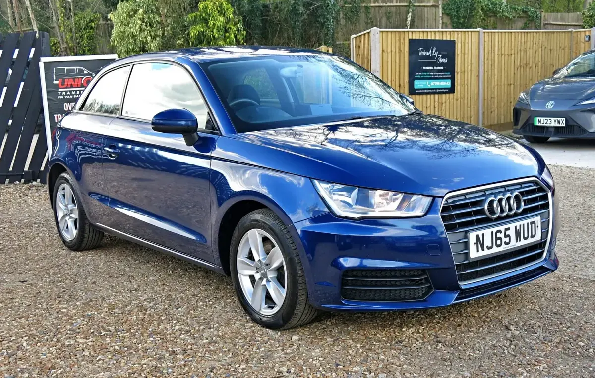 Used Audi A1 Basis 115 HP (84 kW) 2015 Blue Hatchback