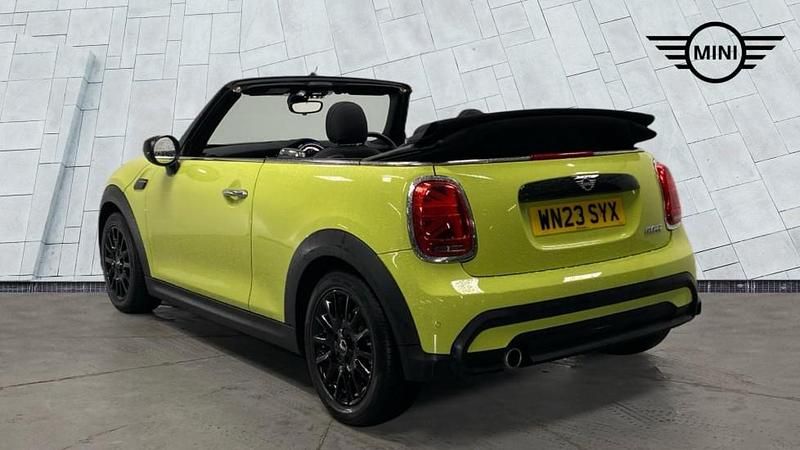 Used Mini Cooper Classic 134 HP (98 kW) 2023 Yellow Hatchback