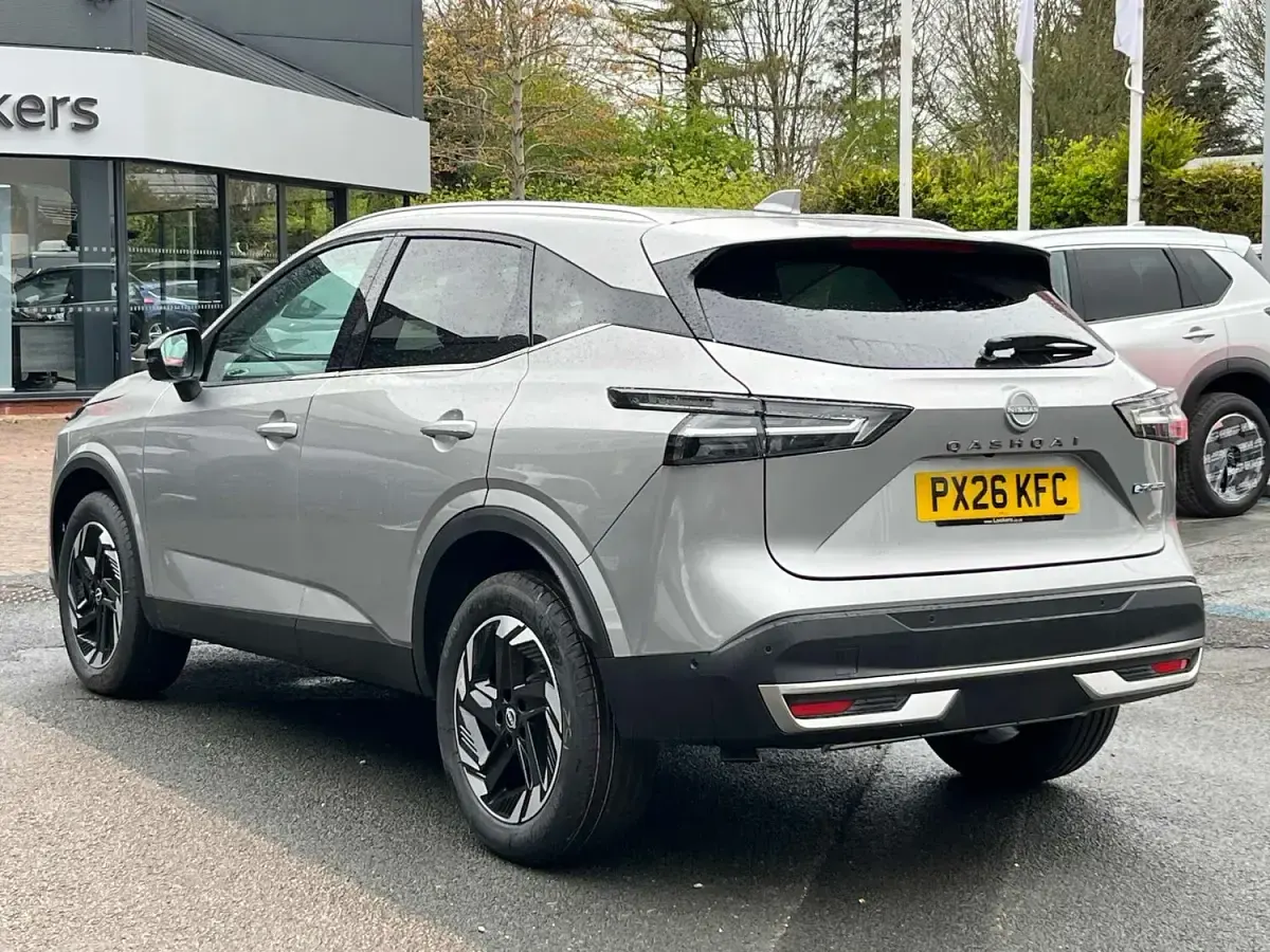 Nuevo Nissan Qashqai N-Connecta 2026 Plateado SUV