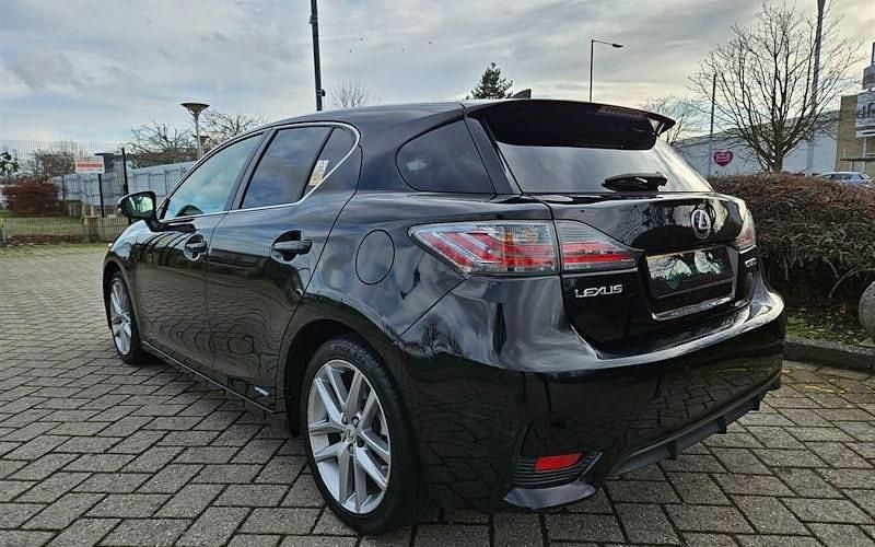 Used Lexus CT200h 136 HP (100 kW) 2017 Hatchback