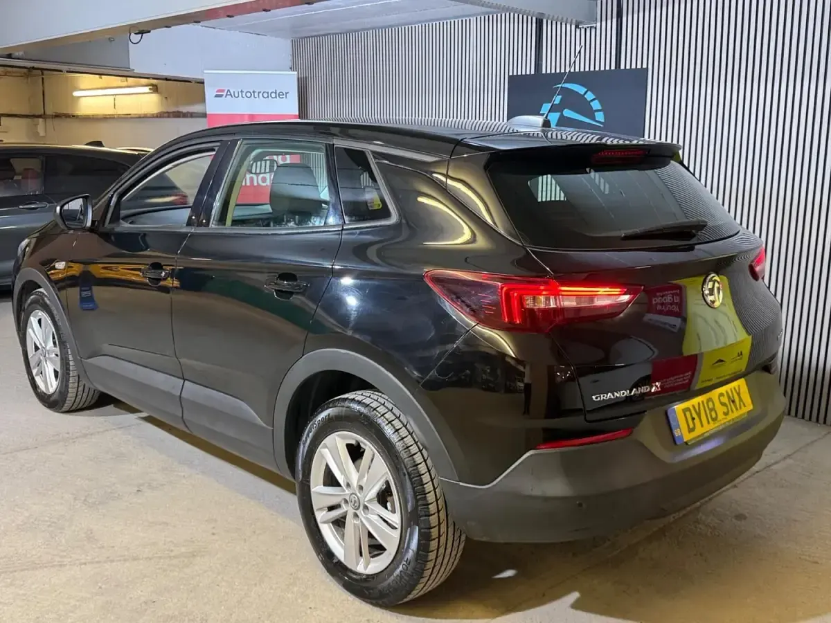Used Vauxhall Grandland X S 120 HP (88 kW) 2018 Black SUV