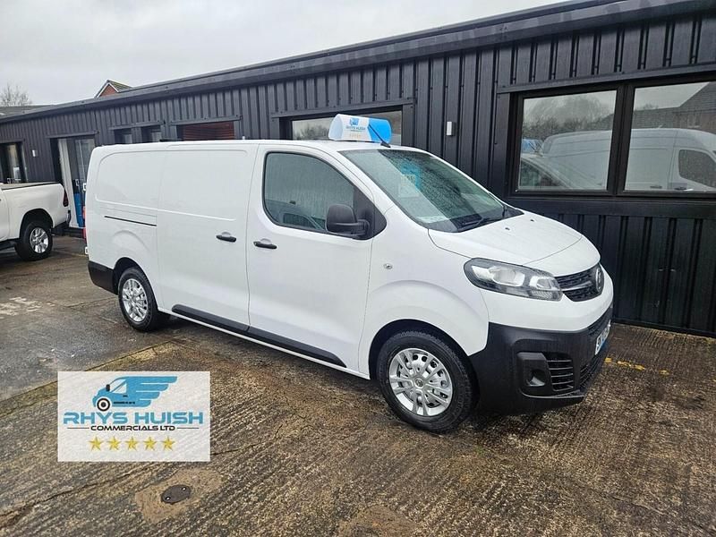 Used Vauxhall Vivaro Edition 100 HP (73 kW) 2020 White MPV