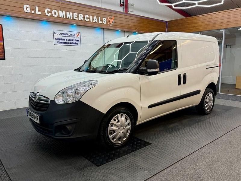 Used Vauxhall Combo 95 HP (69 kW) 2018 White MPV
