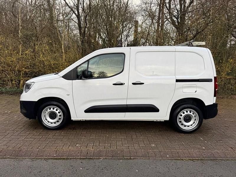 Used Vauxhall Combo 100 HP (73 kW) 2021 White MPV
