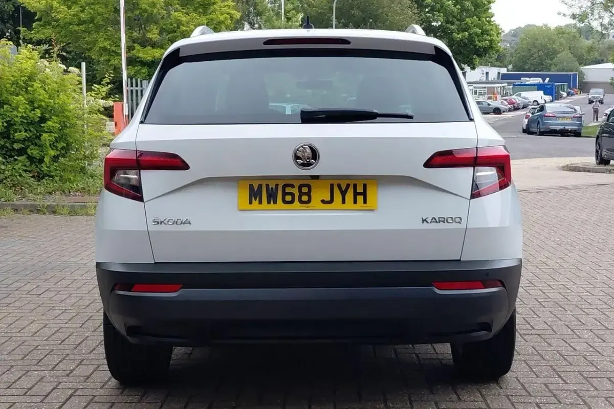 Used Skoda Karoq SE L 150 HP (110 kW) 2018 White SUV