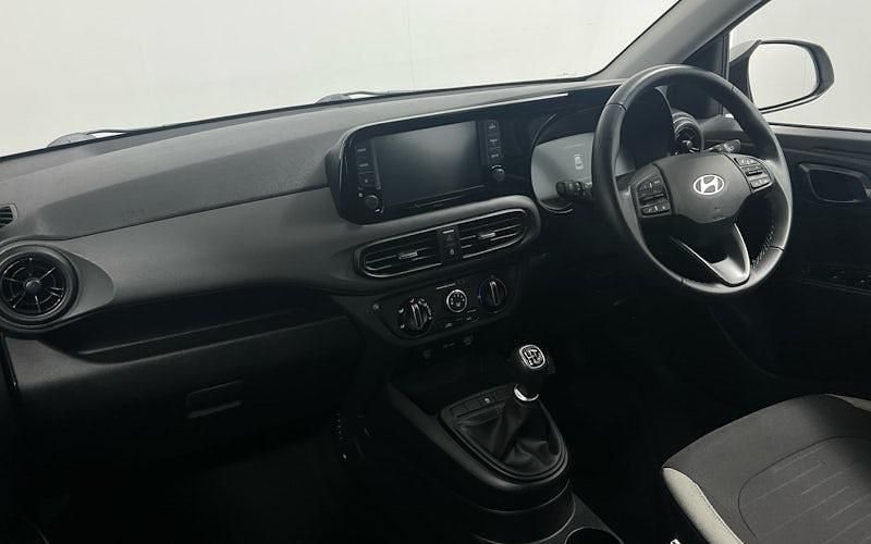 Used Hyundai i10 Advanced 67 HP (49 kW) 2024 Grey Hatchback