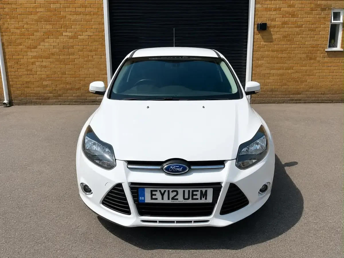 Used Ford Focus Zetec 2012 White Hatchback