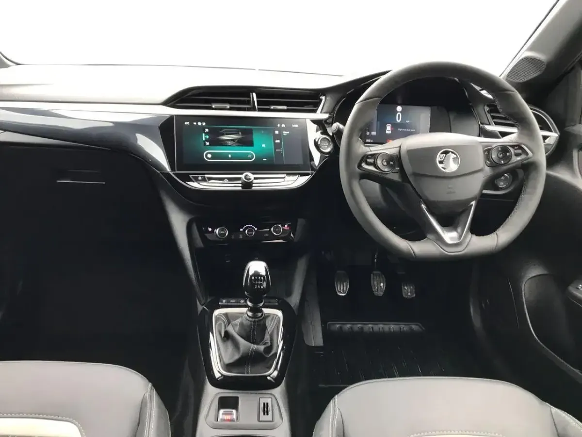 Second-hand Vauxhall Corsa Ultimate 100 CP (73 kW) 2025 Albastru Hatchback