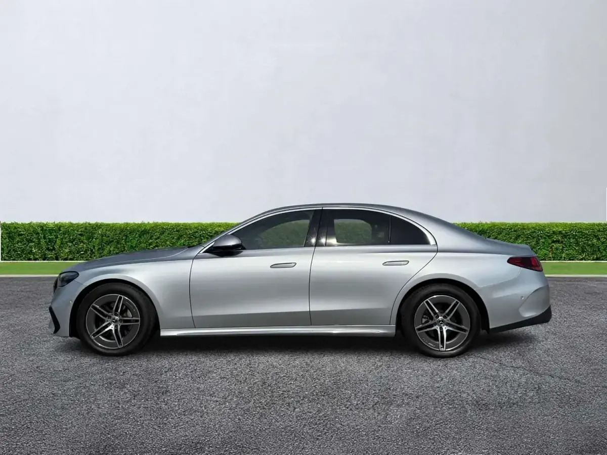 Usado Mercedes E200 AMG line 204 HP (150 kW) 2024 Prateado Sedan