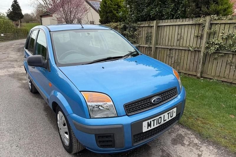 Used Ford Fusion Style 2010 Blue Hatchback