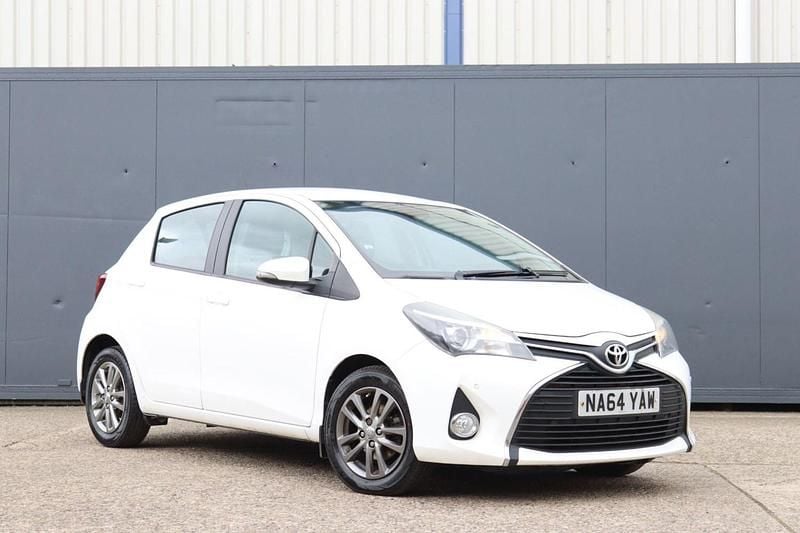 White Used 2014 Toyota Yaris Hatchback | £3,995 (Fair price) - Image 1/4