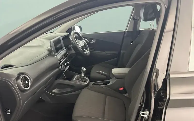 Second-hand Hyundai Kona SE 120 CP (88 kW) 2022 Negru SUV