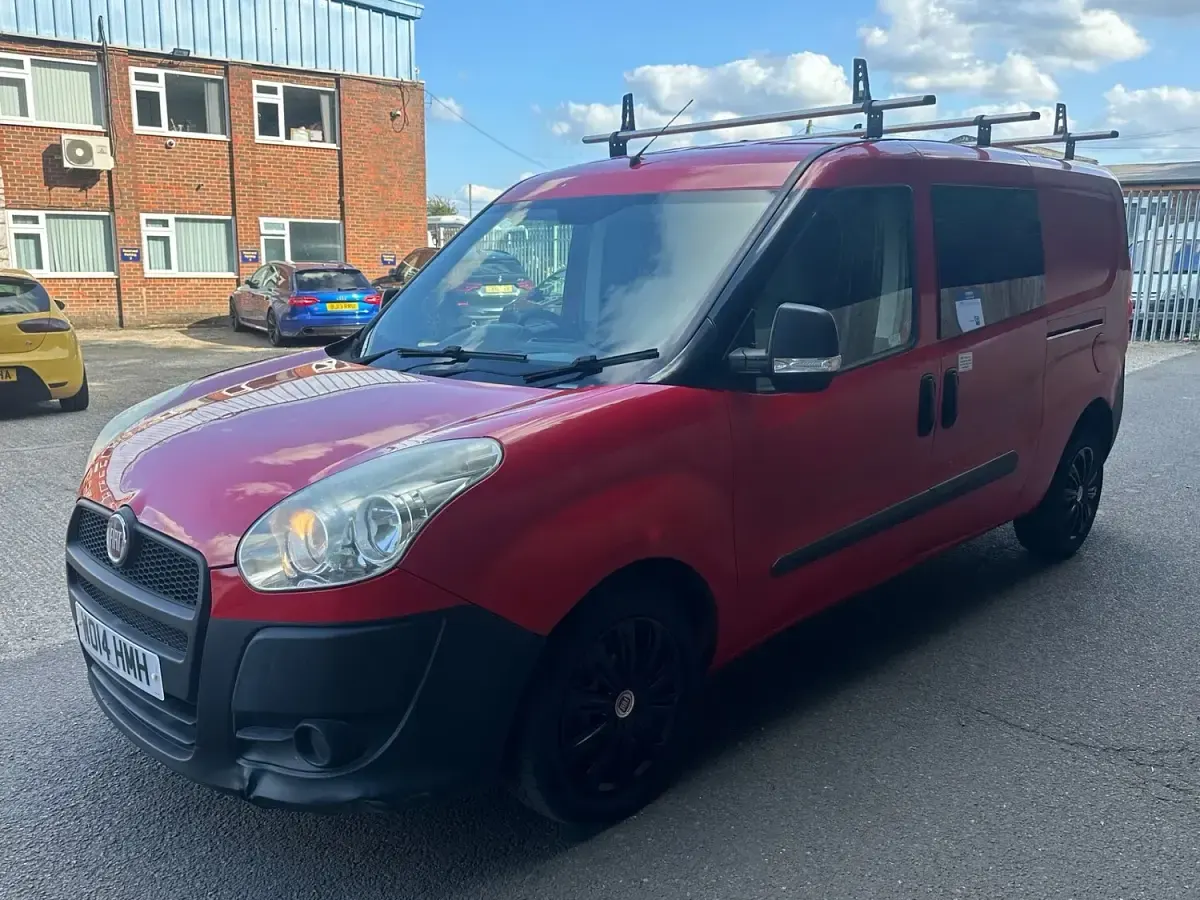 Käytetty Fiat Doblò 90 HP (66 kW) 2014 Punainen Tila-auto