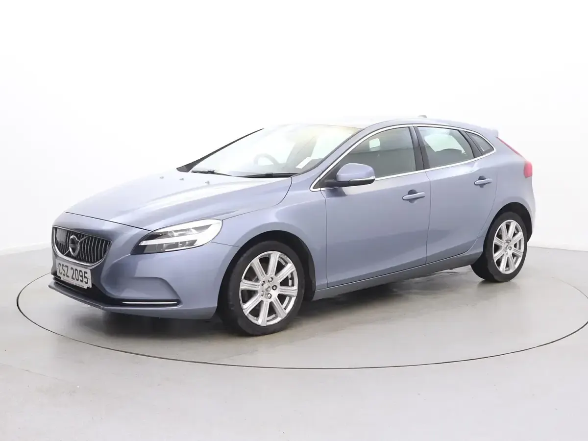 Usado Volvo V40 Inscription 152 HP (111 kW) 2018 Azul Citadino