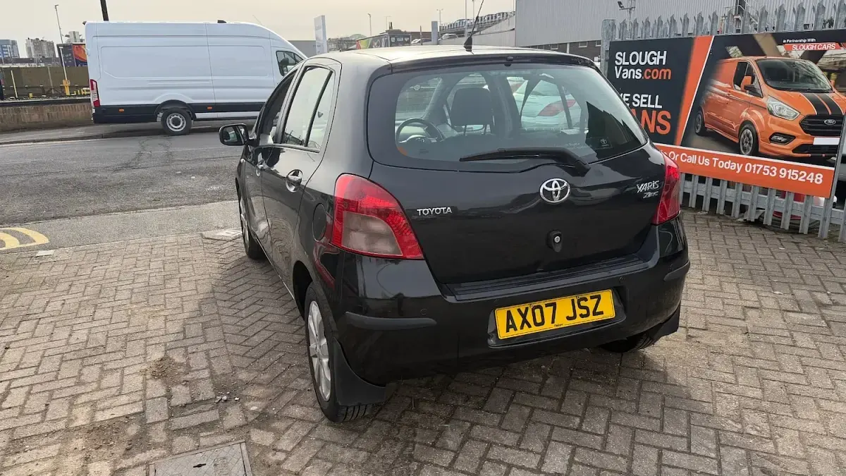 Used Toyota Yaris 87 HP (63 kW) 2007 Black Hatchback
