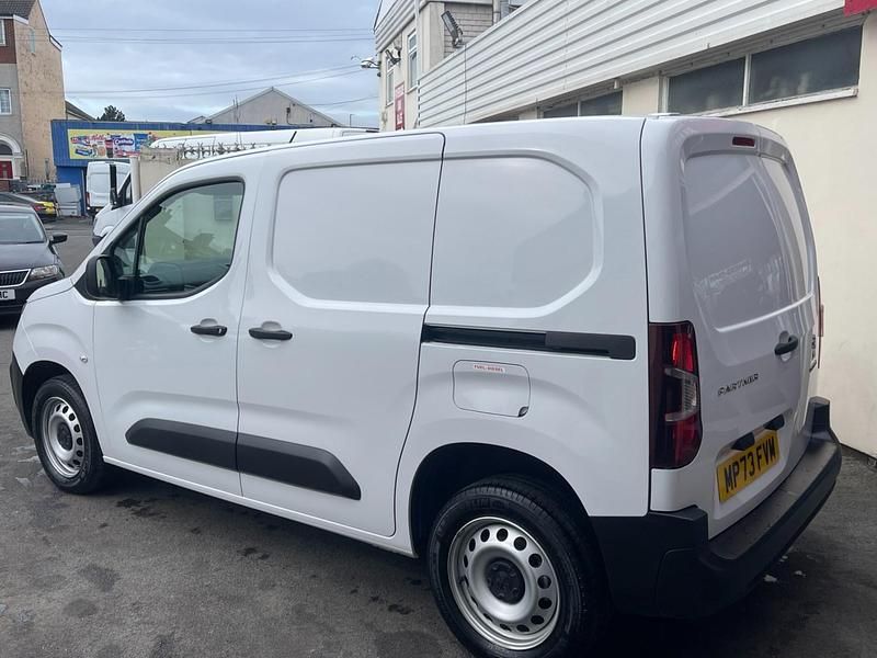 Second-hand Peugeot Partner Premium 2024 Alb Monovolum
