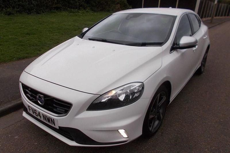 Used Volvo V40 R-Design 115 HP (84 kW) 2014 White Hatchback