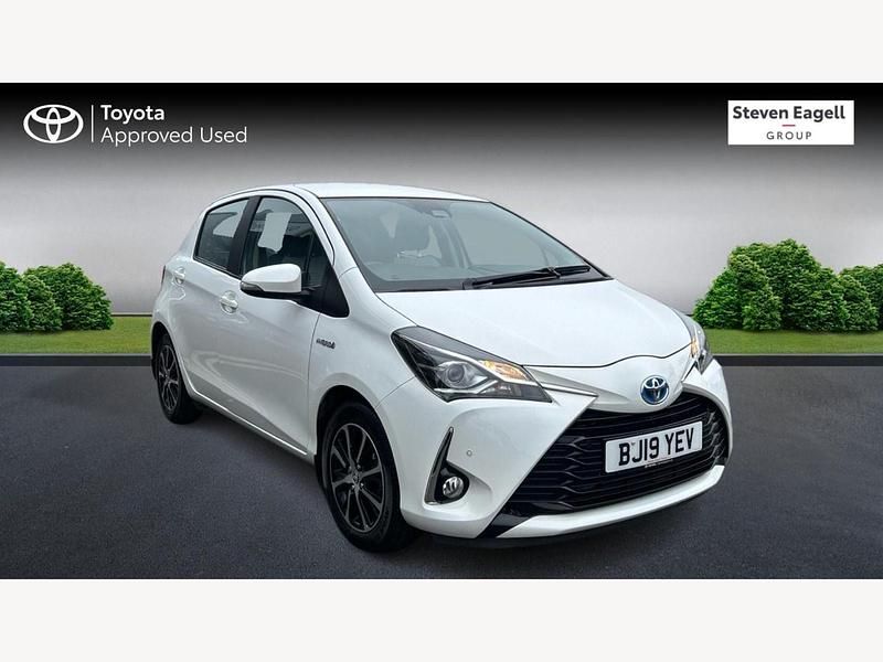 White Used 2019 Toyota Yaris Hybrid Hatchback | £13,652 (Fair price) - Image 1/3