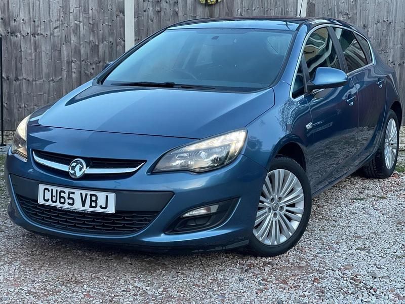 Used Vauxhall Astra Excite 100 HP (73 kW) 2015 Blue Hatchback
