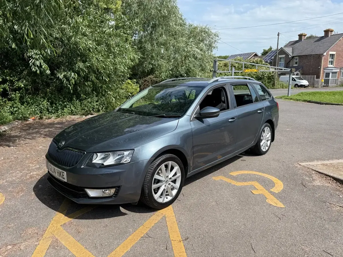 Used Skoda Octavia Elegance 140 HP (102 kW) 2014 Grey Estate