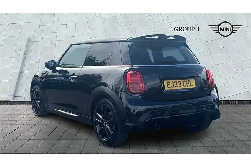 Begagnad Mini Cooper Sport 136 HK (100 kW) 2023 Svart Halvkombi