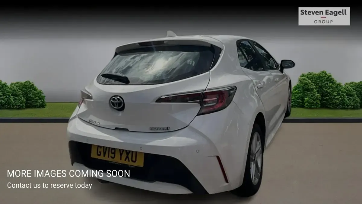 Used Toyota Corolla 122 HP (89 kW) 2019 White Hatchback