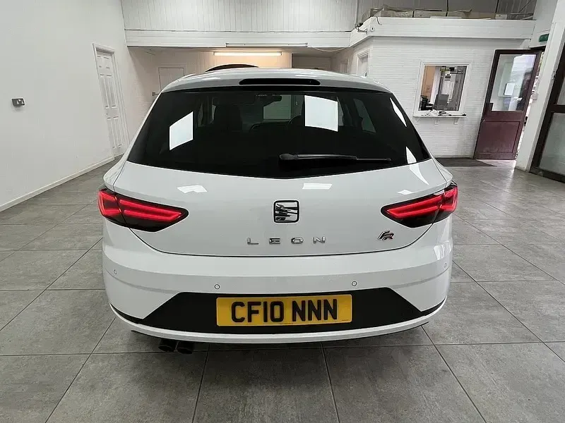 Used Seat Leon FR 180 HP (132 kW) 2018 White Hatchback