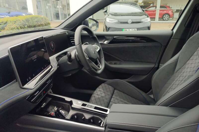 Used VW Passat R-line 204 HP (150 kW) 2024 Silver Estate