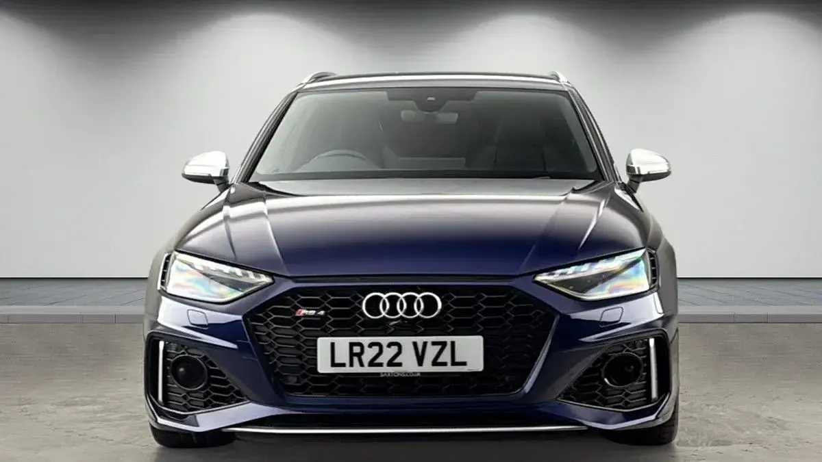 Used Audi RS4 Comfort 450 HP (330 kW) 2022 Navarra blue metallic/navarra blue metallic Estate
